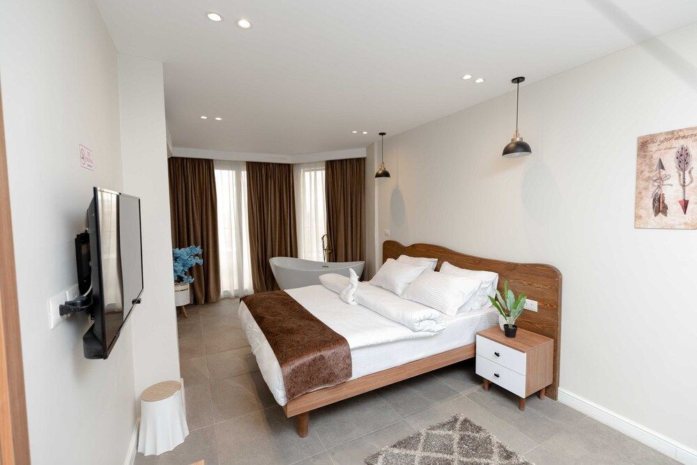 Deluxe Suite, Balcony, Pyramids View