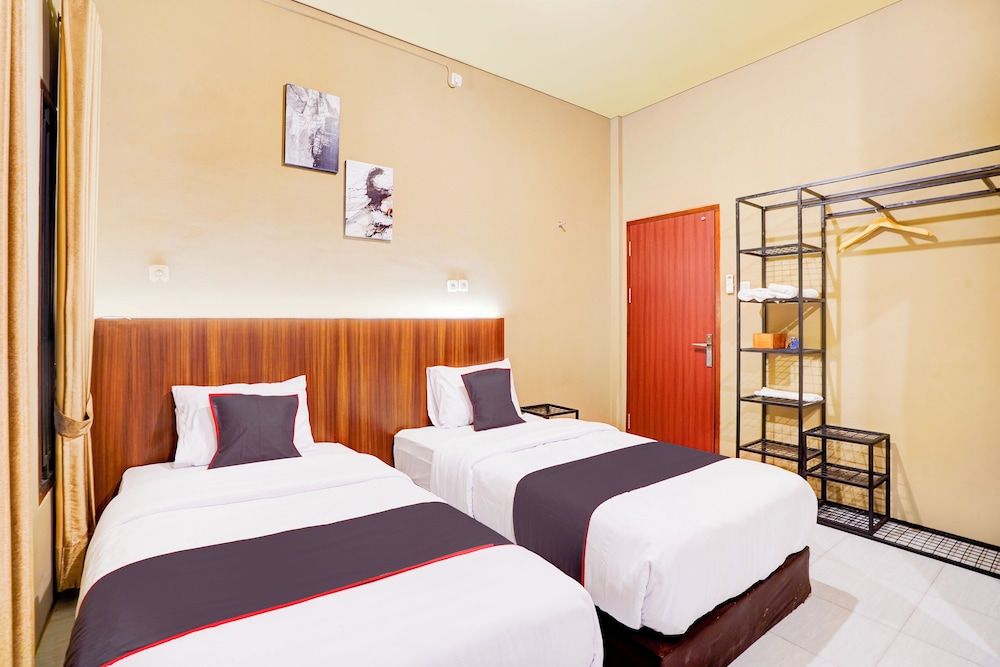 Collection O Padang City Center Near Transmart Padang Formerly De Orchids Deluxe Twin Room