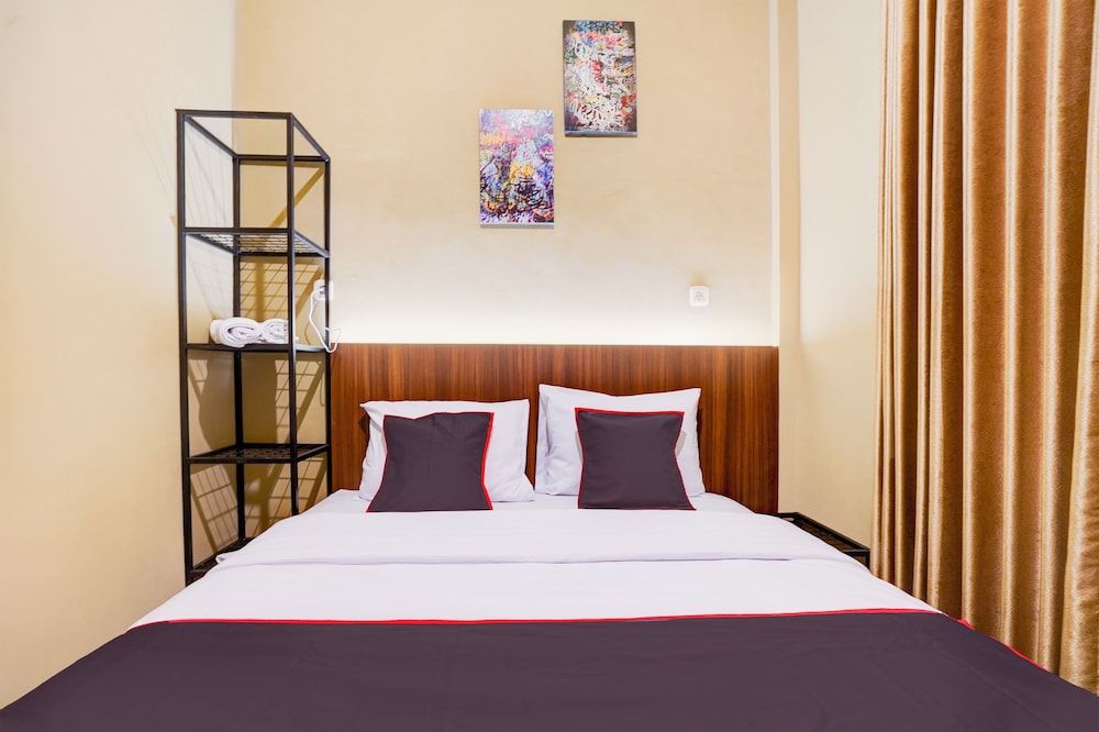 Collection O Padang City Center Near Transmart Padang Formerly De Orchids Deluxe Double Room