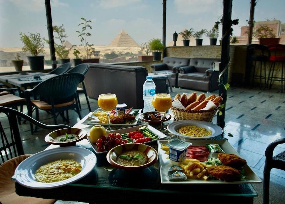 Topaz Pyramids view inn