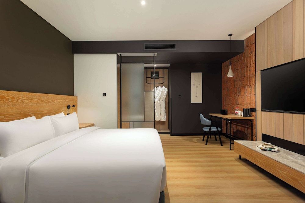 Deluxe Room, 1 King Bed, Non Smoking