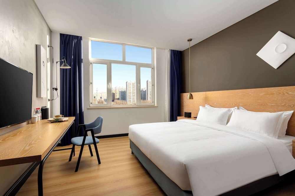 Room, 1 King Bed, Non Smoking (Elegant)