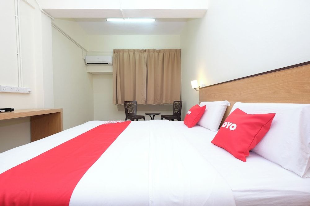 OYO 1105 Hotel 75 Standard King 2
