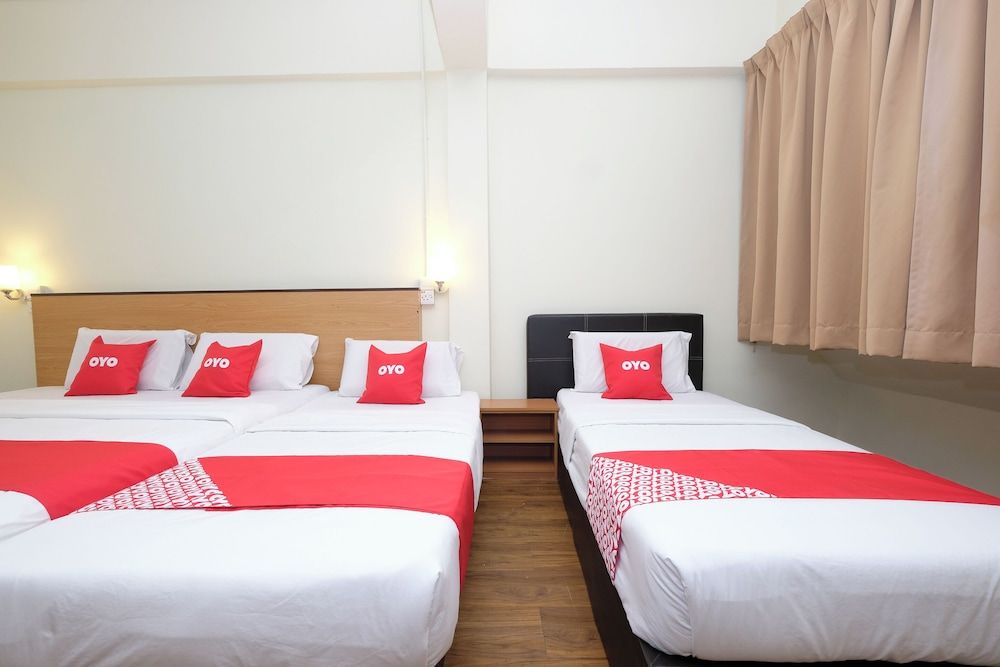 OYO 1105 Hotel 75 Suite Family 2