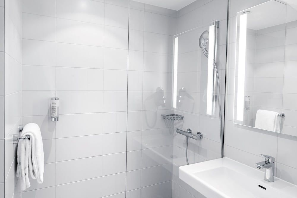 B&B Hotel Zürich East Wallisellen Twin Room 3