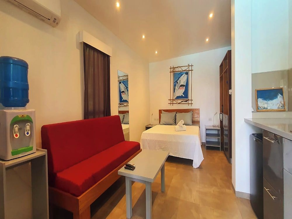 POOLSIDE BUNGALOW (2 BEDS)