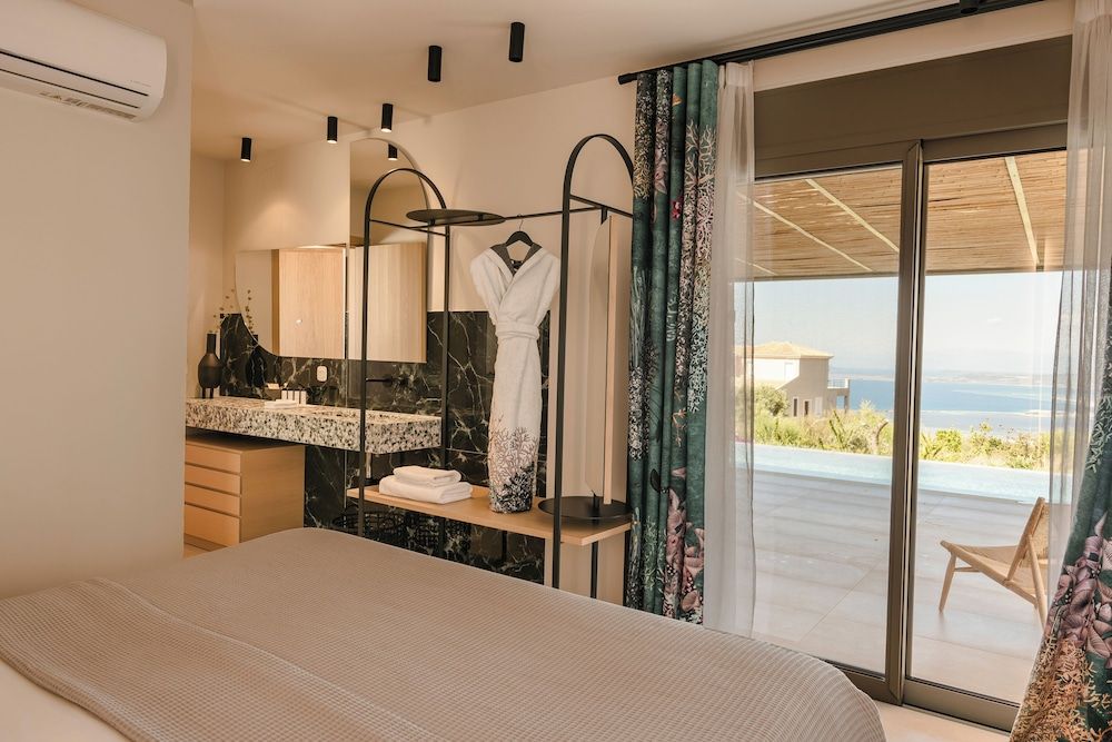 Exclusive 3 Bedroom Villa with Private Heated Pool and Sea View