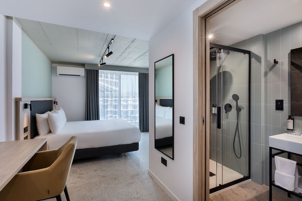 Standard Room, 1 King Bed