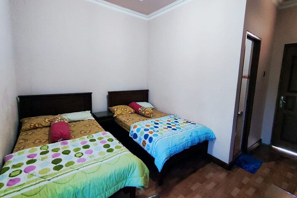 Hotel Bima Standard Twin Room 3