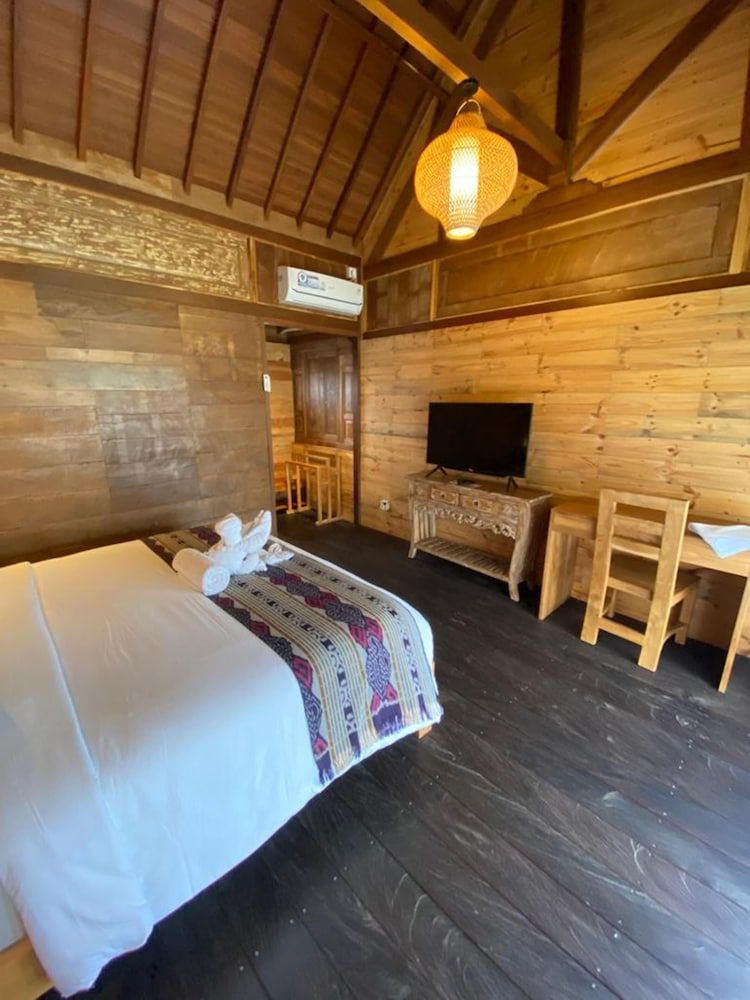 Kubu Sakian Villa Deluxe Double Room, Pool View 3