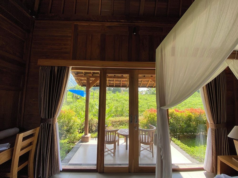 Kubu Sakian Villa Deluxe Double Room, Garden View 9