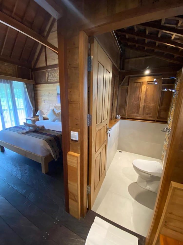 Kubu Sakian Villa Deluxe Double Room, Pool View 6