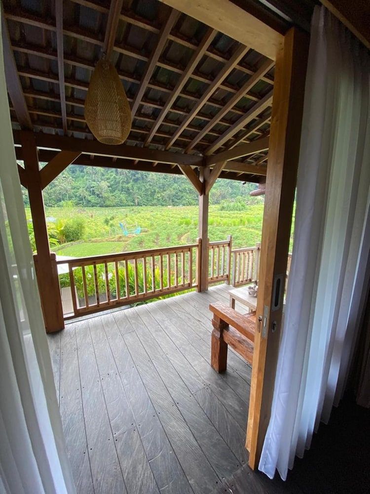 Kubu Sakian Villa Deluxe Double Room, Pool View 5