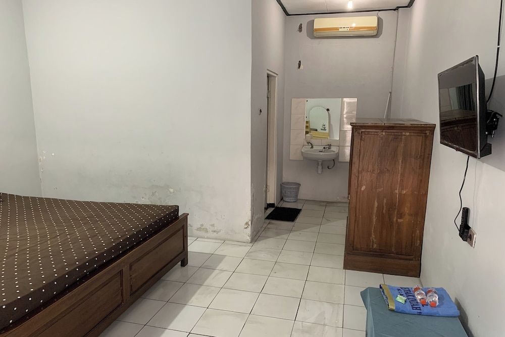 Hotel Merak Indah Deluxe Room, Terrace 14