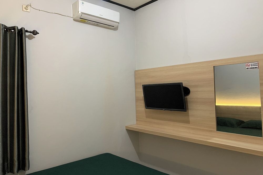 Hotel Merak Indah Superior Double Room 17
