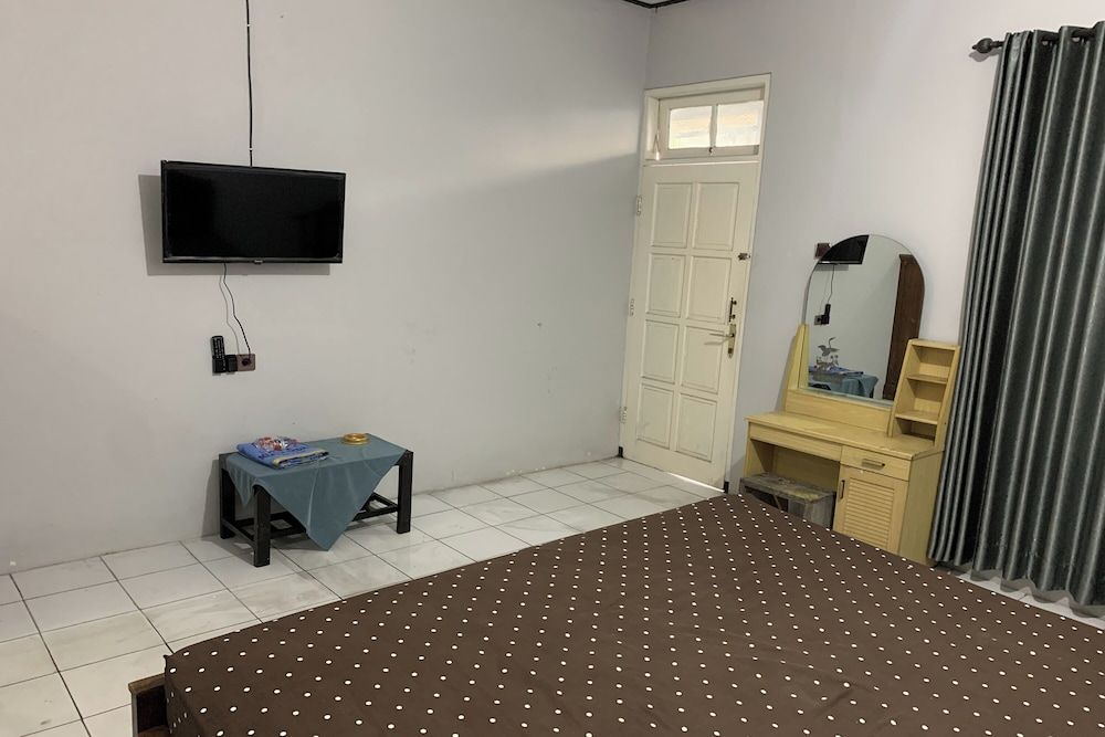 Hotel Merak Indah Deluxe Room, Terrace 12