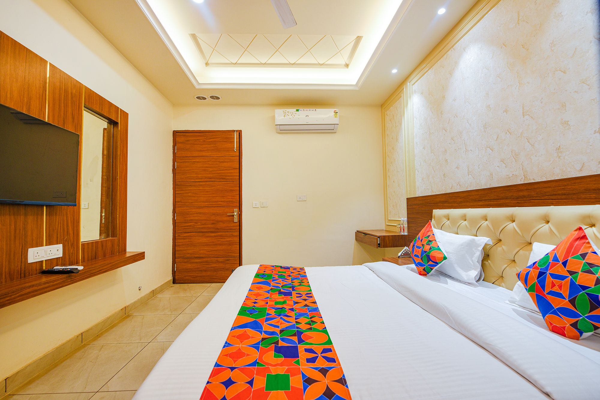 FabHotel K9 Royal Deluxe Room 3