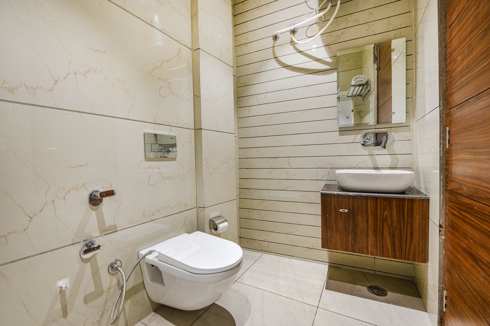 FabHotel K9 Royal Deluxe Room 4