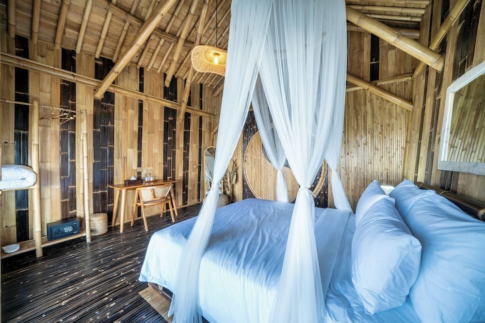 The Dewi Eco Bamboo Villa One Bedroom Plunge Pool Villa With Lake View 3