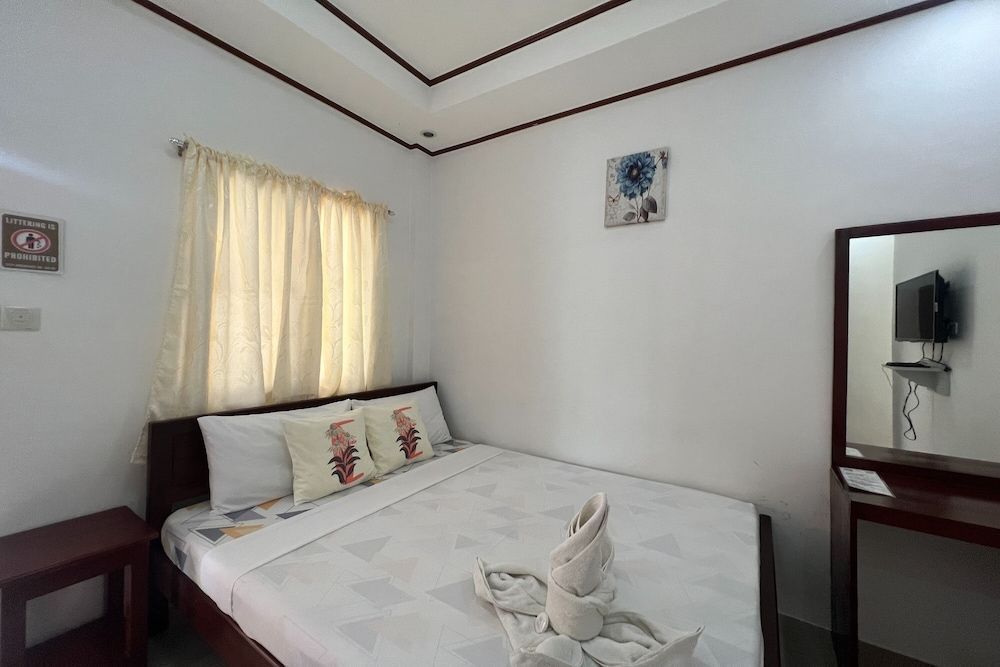 Dinah's Tourist Inn Puerto Princesa Standard Double Room 5