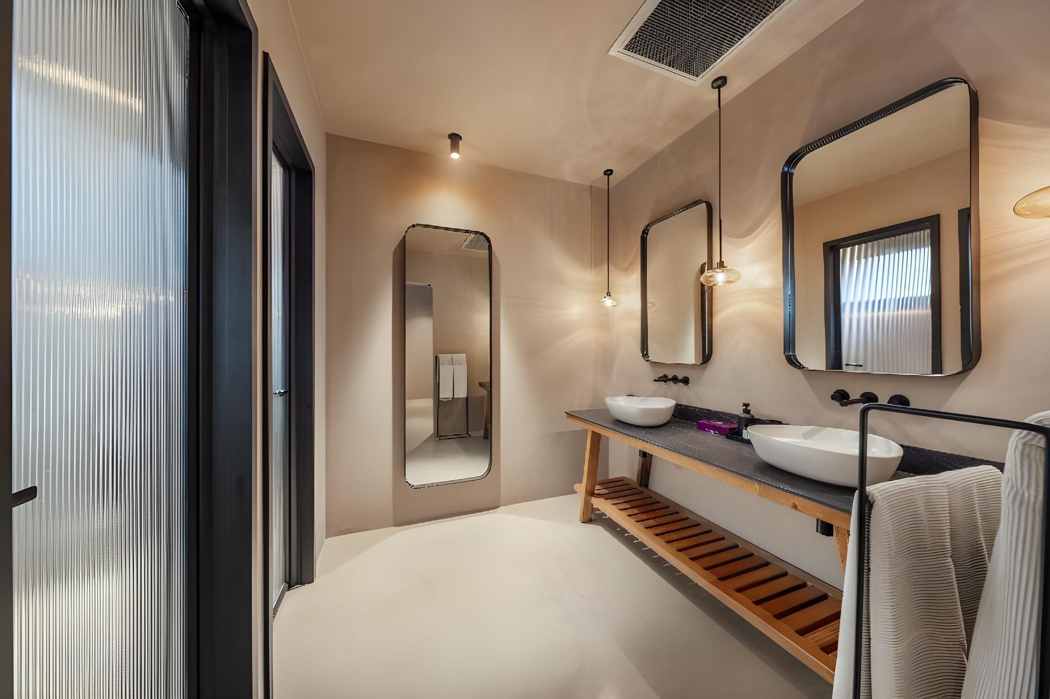 Roome Classic Room with 1 Double Bed 3