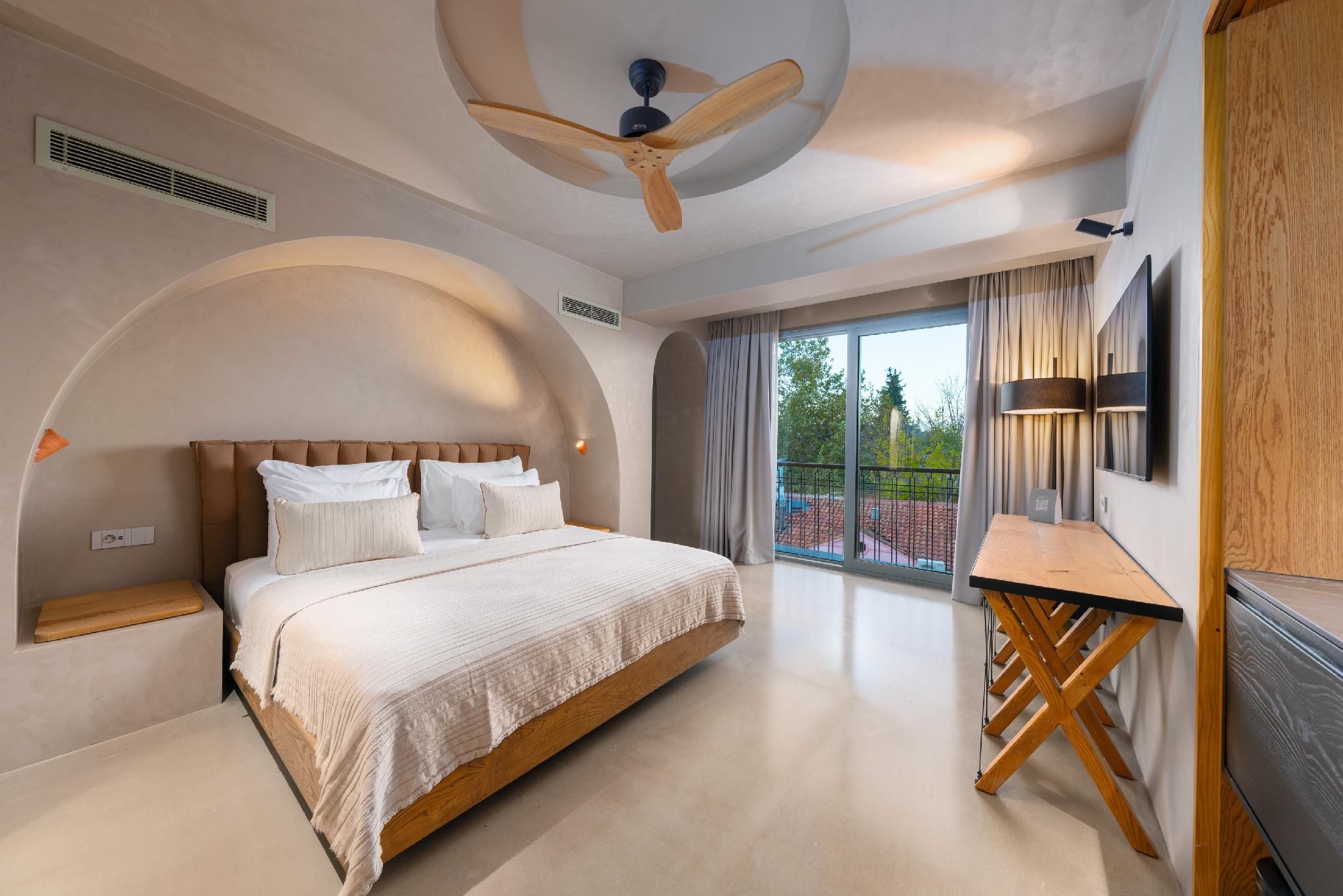 Roome Classic Room with 1 Double Bed