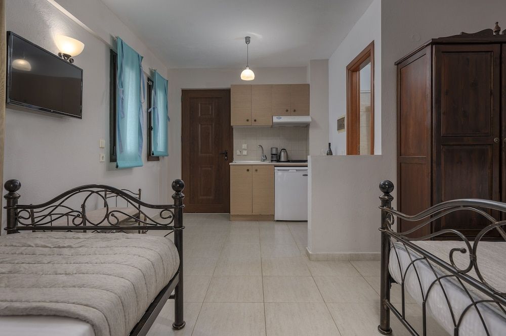 Eleon Suites & Apartments Standard Triple Room Ground Floor 3