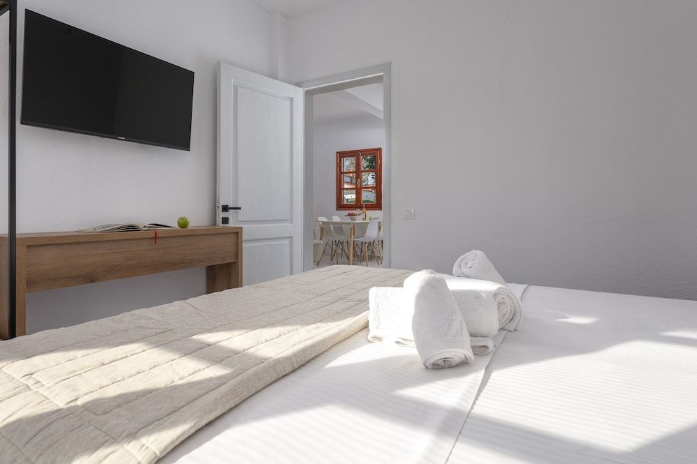 Eleon Suites & Apartments Suite, 2 Bedrooms 7