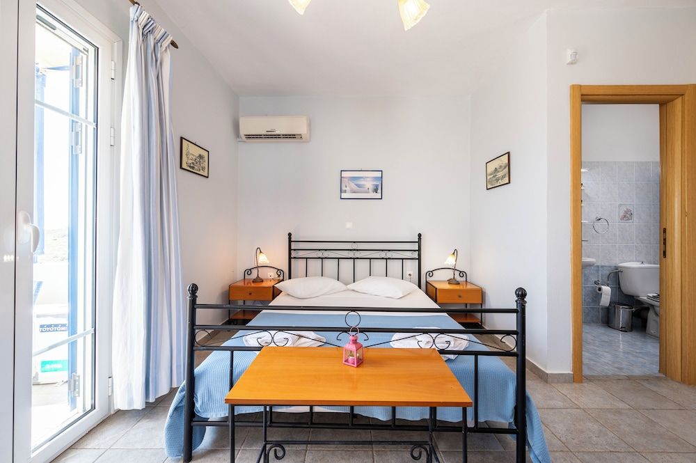 Standard Studio, Sea View