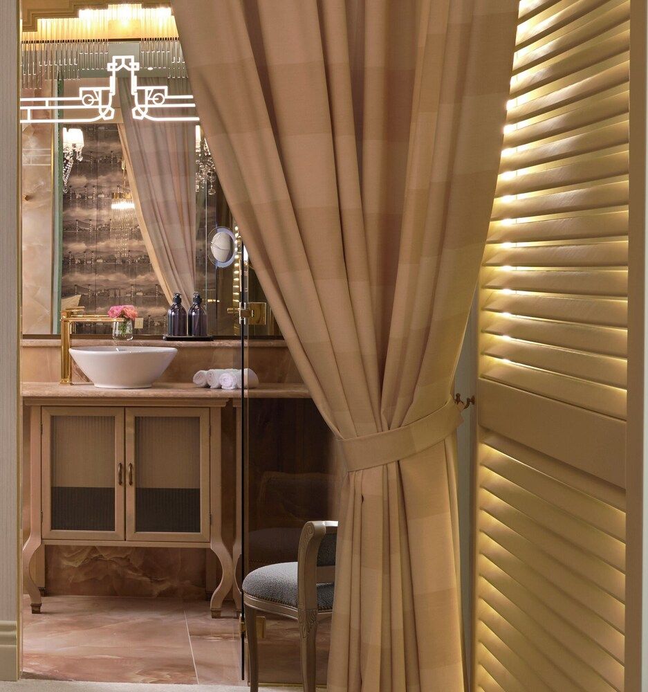 MARLON BRANDO SUITE