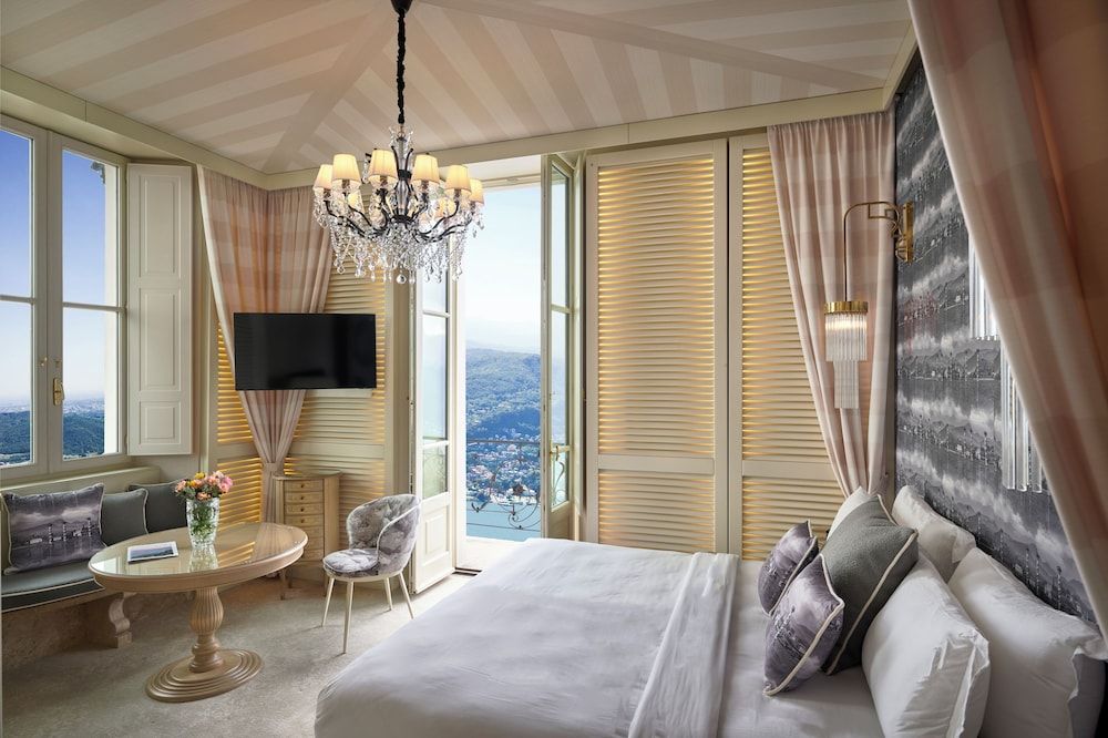 CABANA SIGNATATURE ROOM, LAKE VIEW