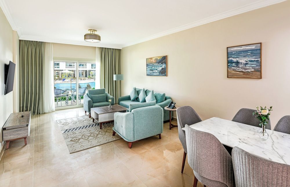 Azur One Eleven - New Alamein Junior Suite, Pool View 11