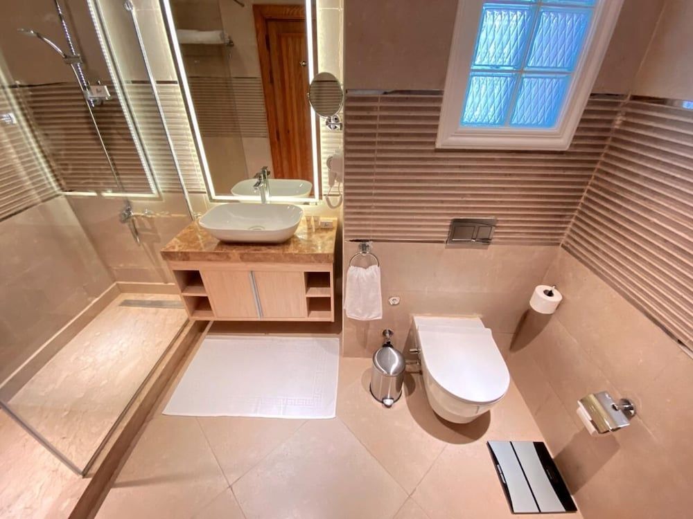 Azur One Eleven - New Alamein Junior Suite, Pool View 7