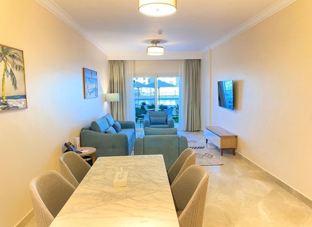 Azur One Eleven - New Alamein Junior Suite, Pool View 10