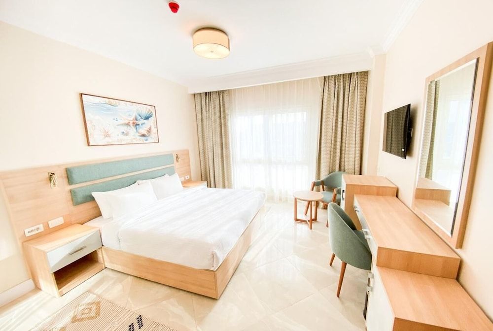 Azur One Eleven - New Alamein Family Suite, Pool View 2