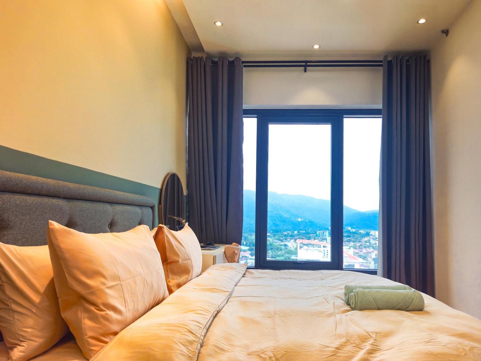 Two-Bedroom Apartment with Mountain View