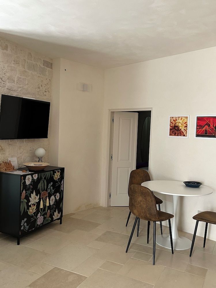 Montesanto 60 Suite & Relax Alberobello Deluxe Suite, Private Bathroom, Courtyard View 10