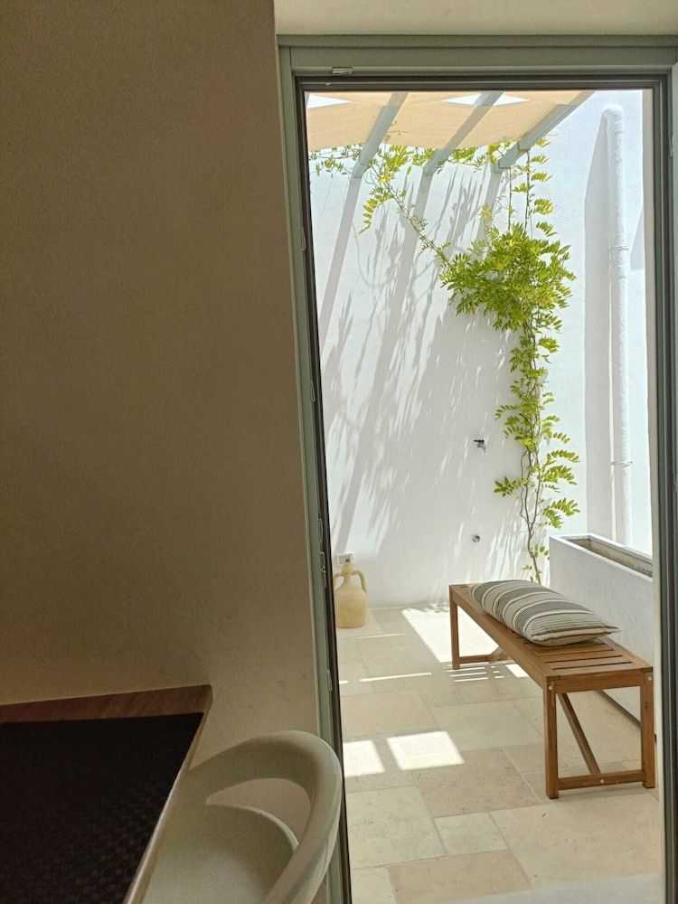 Montesanto 60 Suite & Relax Alberobello Deluxe Suite, Private Bathroom, Courtyard View 5