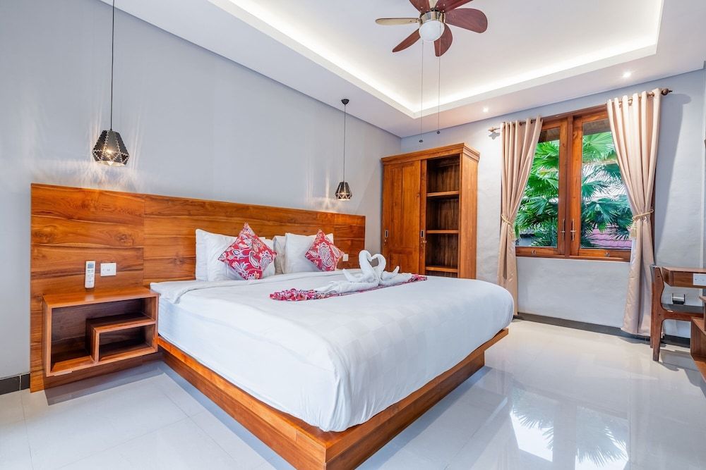 Deluxe Room, 1 King Bed, Bathtub