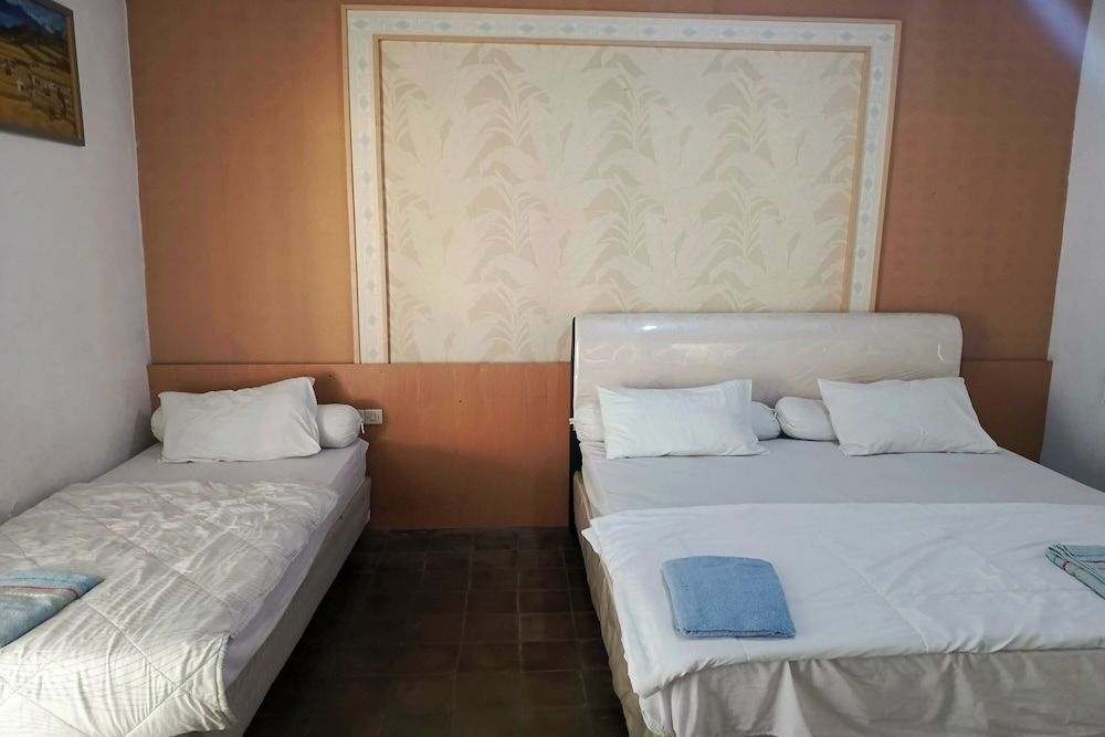 Surga Family House Standard Villa, 3 Bedrooms, Pool View 2