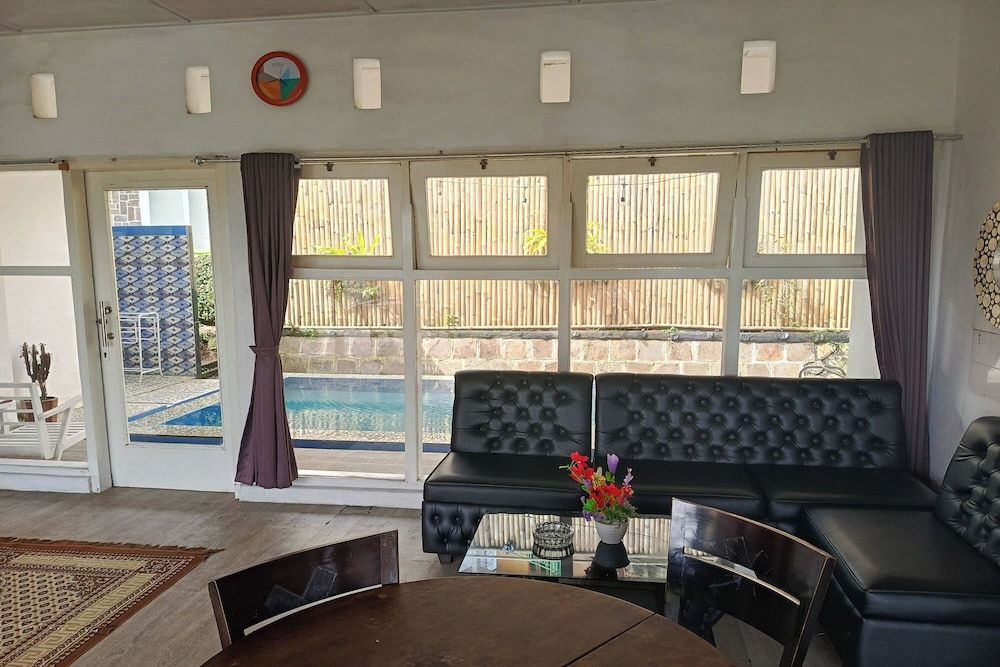 Surga Family House Standard Villa, 3 Bedrooms, Pool View 5