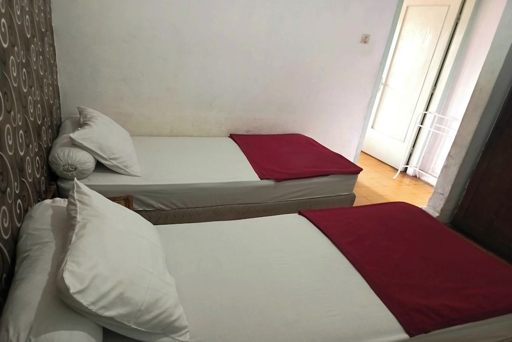 Surga Family House Standard Villa, 4 Bedrooms 2