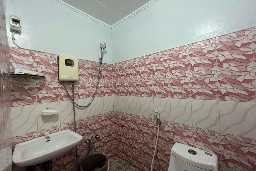 FNT Transient House near Hundred Islands Family Double Room 6