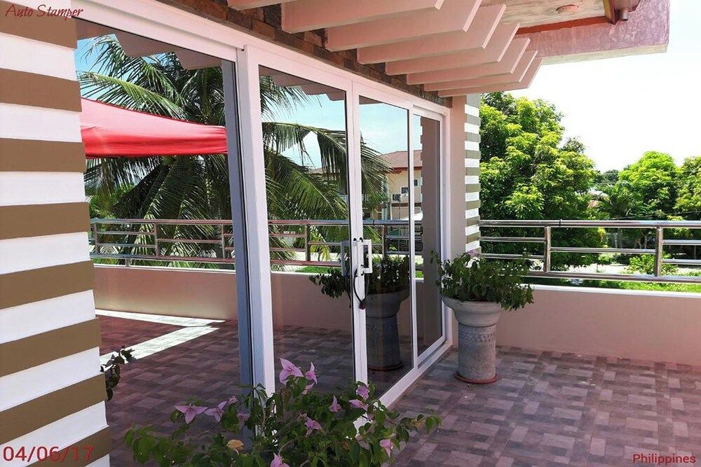 FNT Transient House near Hundred Islands Family Double Room 4