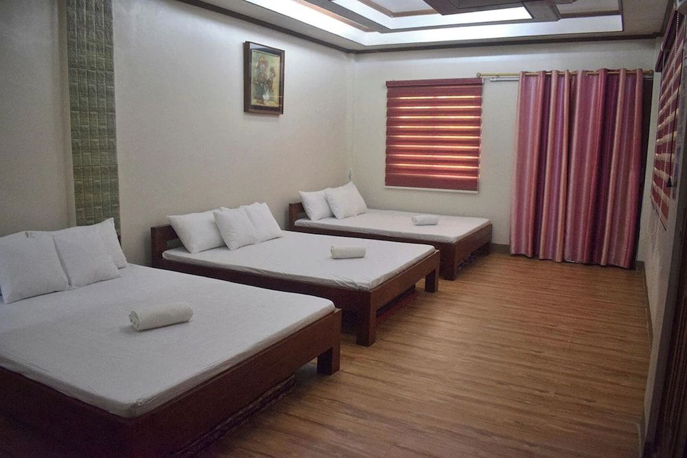 FNT Transient House near Hundred Islands Family Room