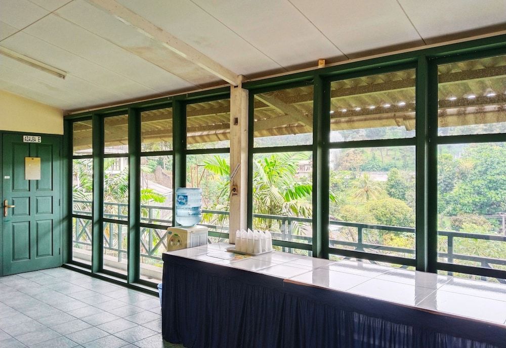 Hotel Grand Astoeti Family Room 6