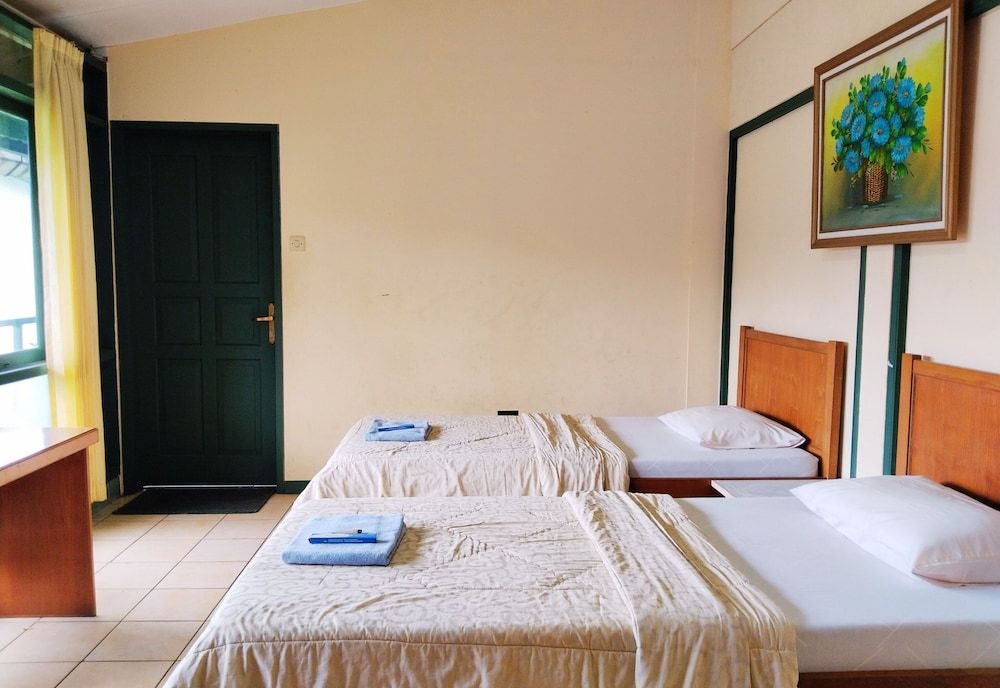 Hotel Grand Astoeti Family Room 11