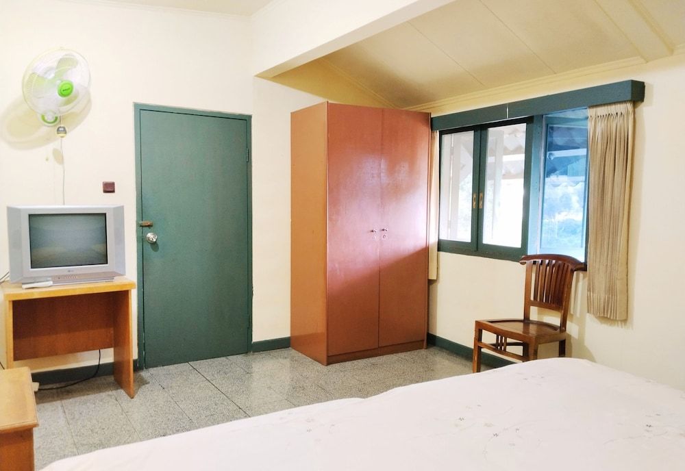 Hotel Grand Astoeti Standard Twin Room 15