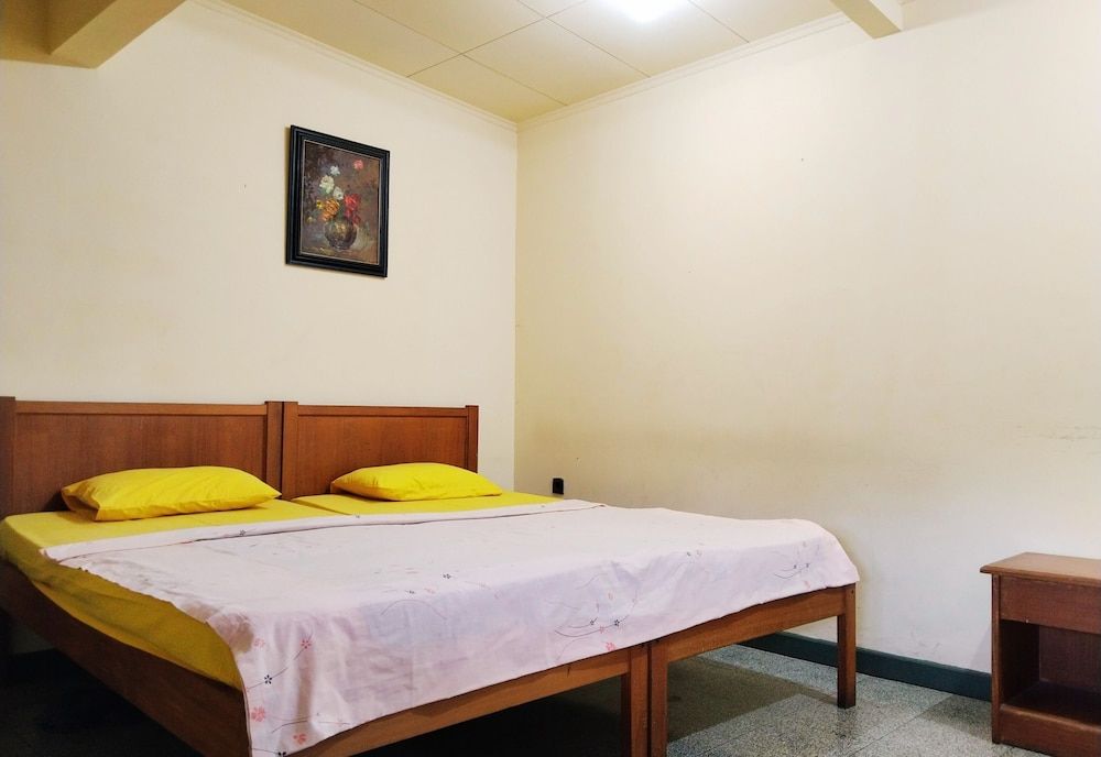 Hotel Grand Astoeti Standard Twin Room 6