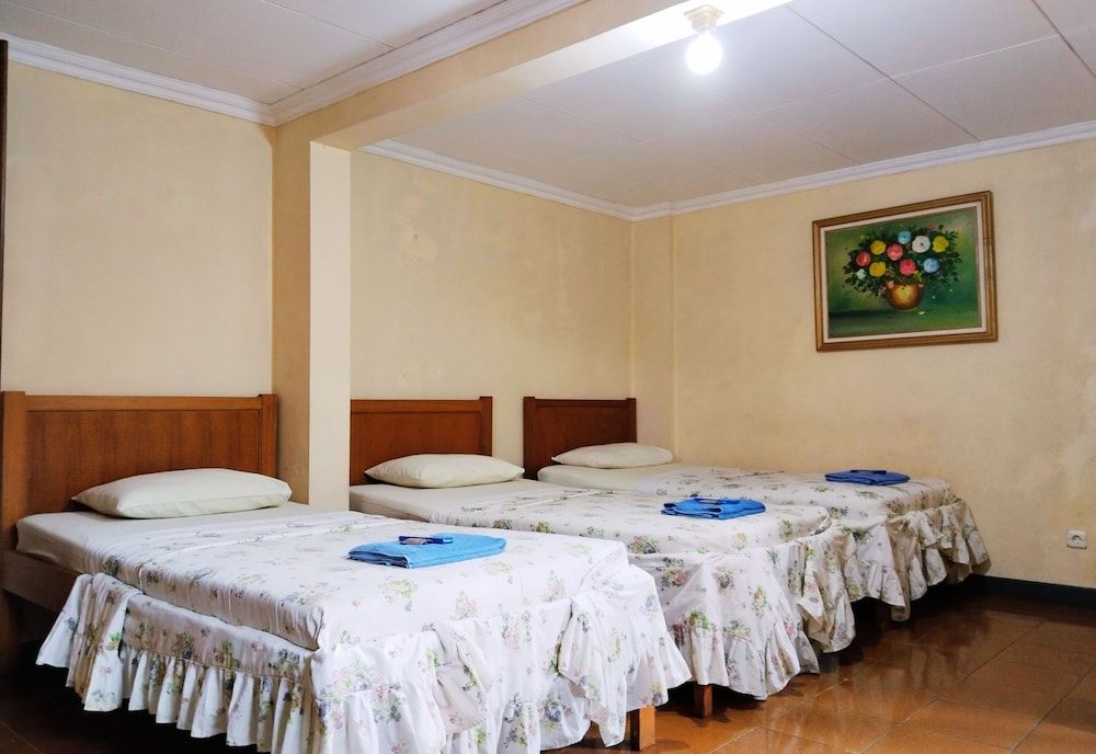 Hotel Grand Astoeti Family Room 3